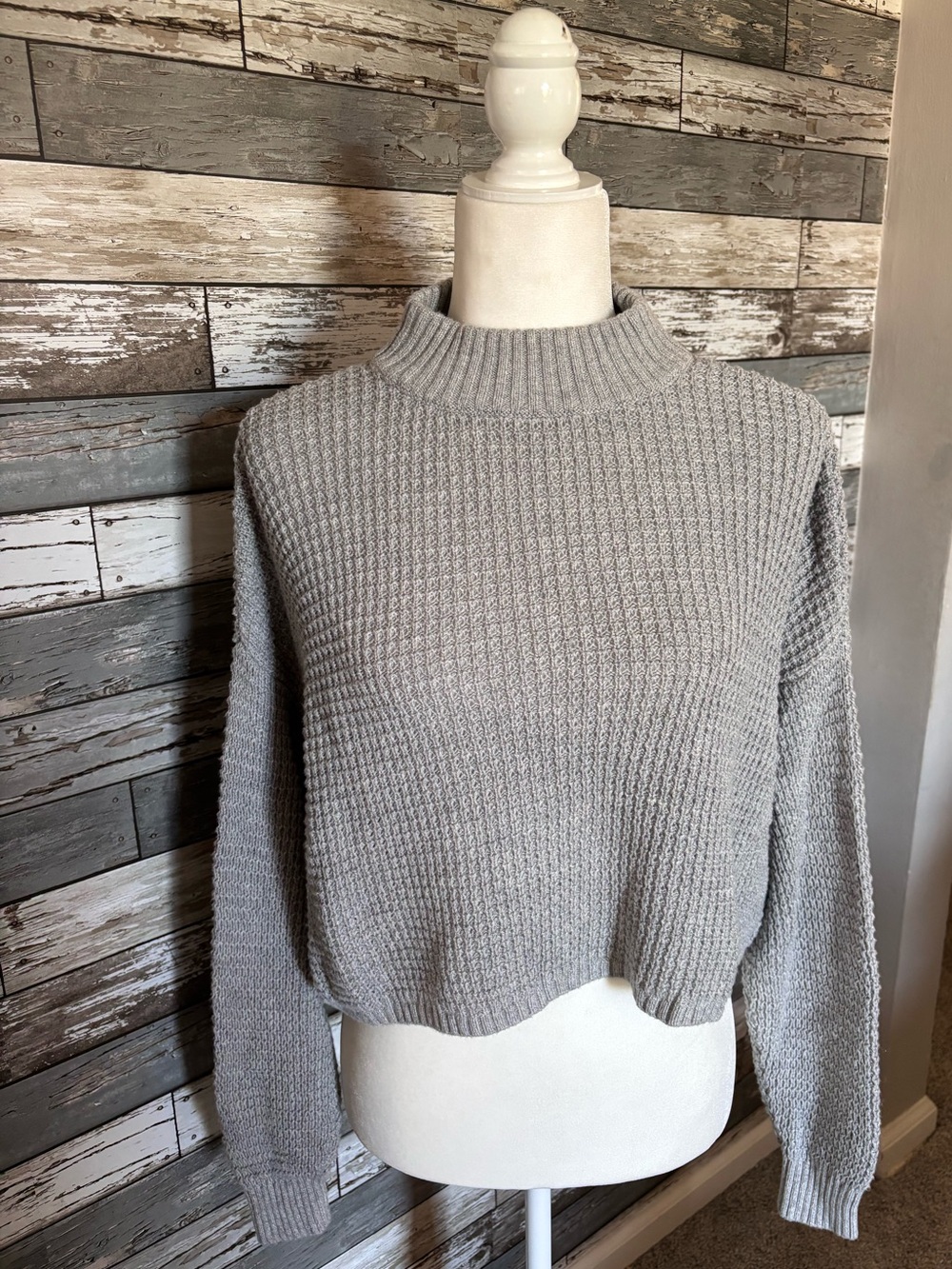 Hollister Light Gray Cropped Cozy Relaxed Waffle Knit Sweater Womens Size M